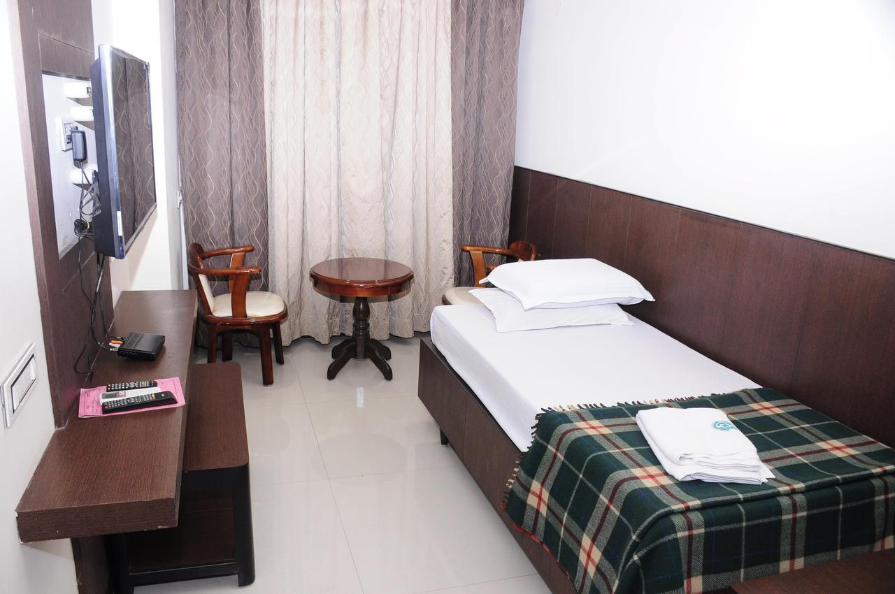 Hotel Surya Rājahmundry Exterior foto